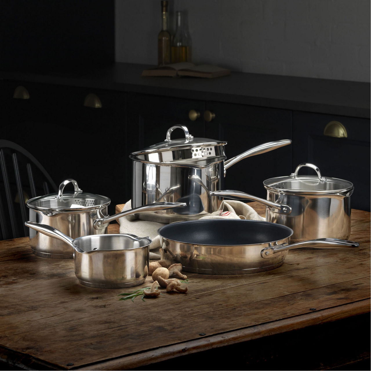 7000 Five-Piece Saucepan Set 7000 Five-Piece Saucepan Set