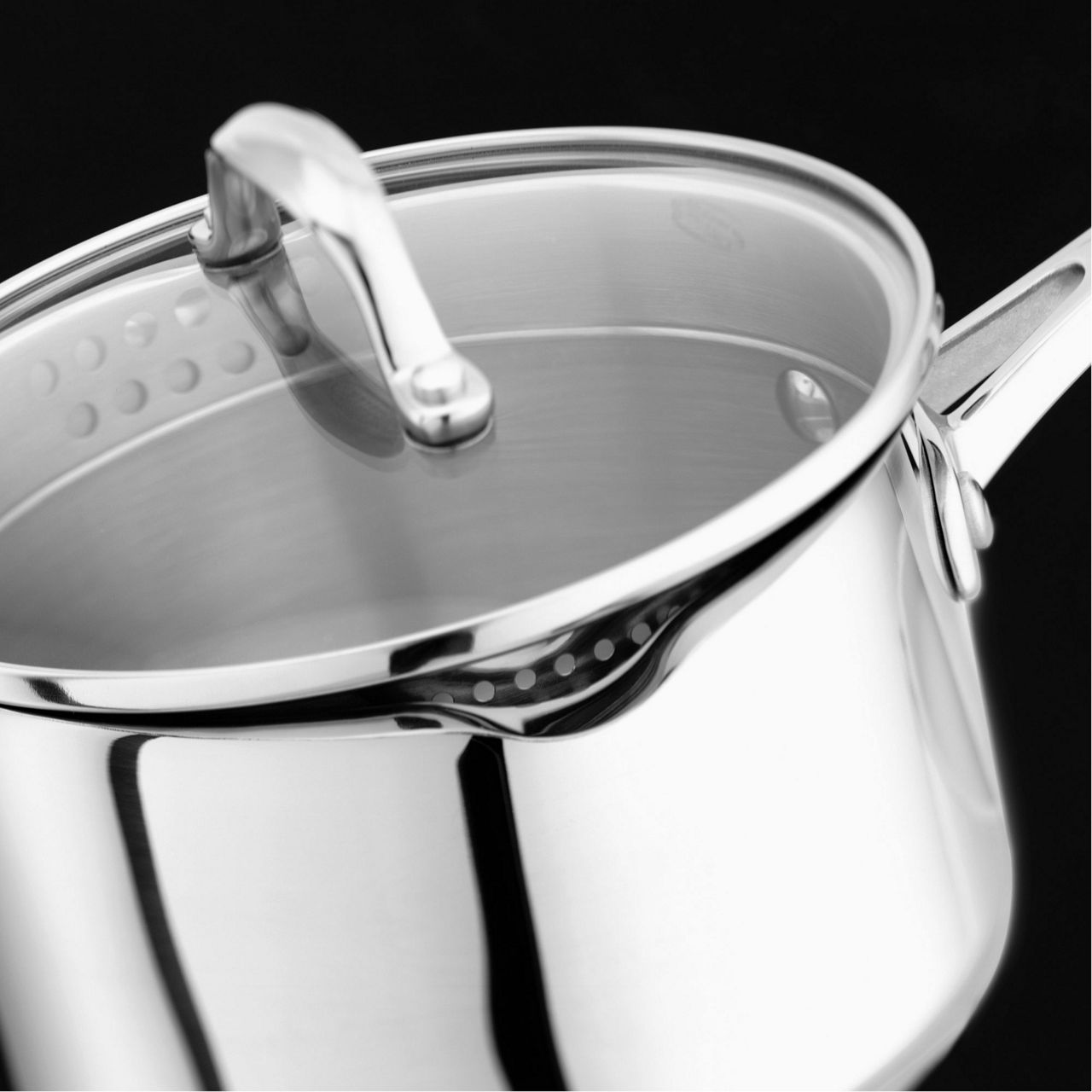 7000 Five-Piece Saucepan Set 7000 Five-Piece Saucepan Set