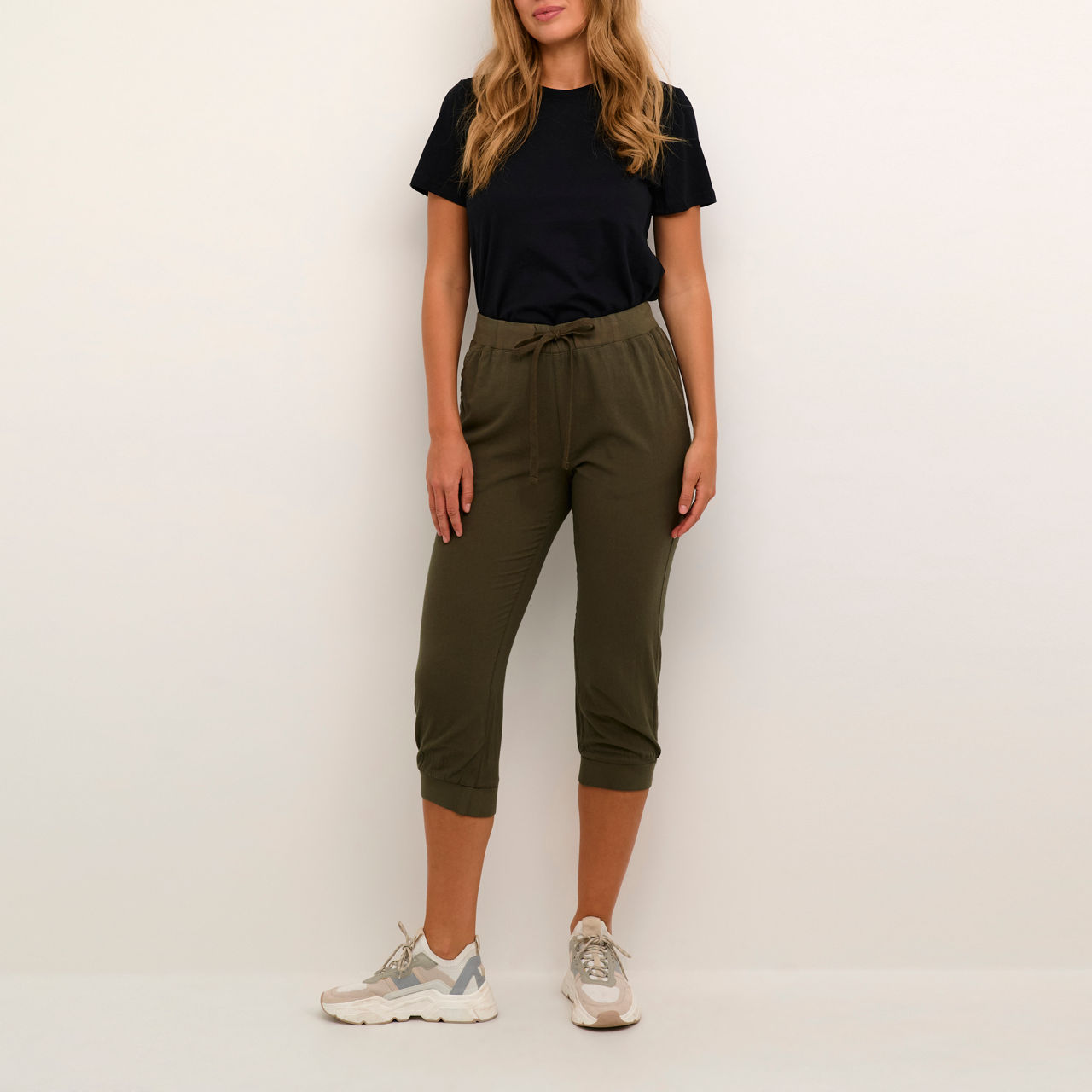 Naya Capri Cropped Joggers Naya Capri Cropped Joggers