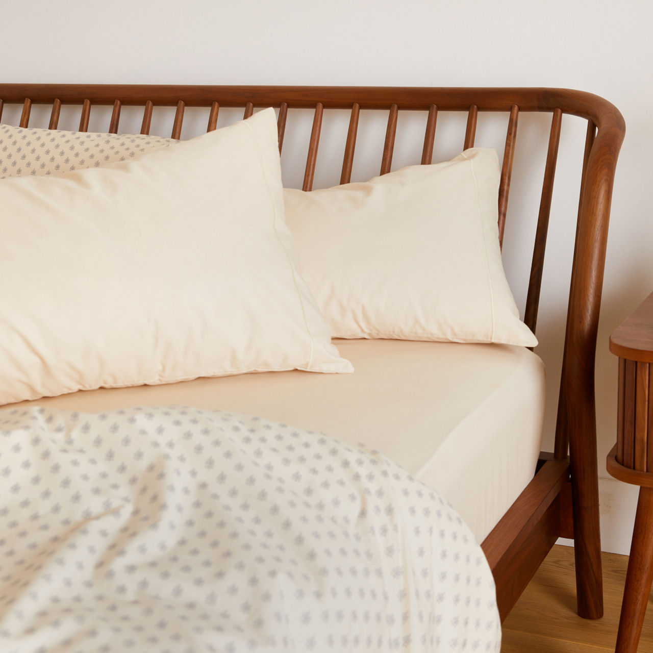 300 Thread Count Cream Fitted Sheet 300 Thread Count Cream Fitted Sheet