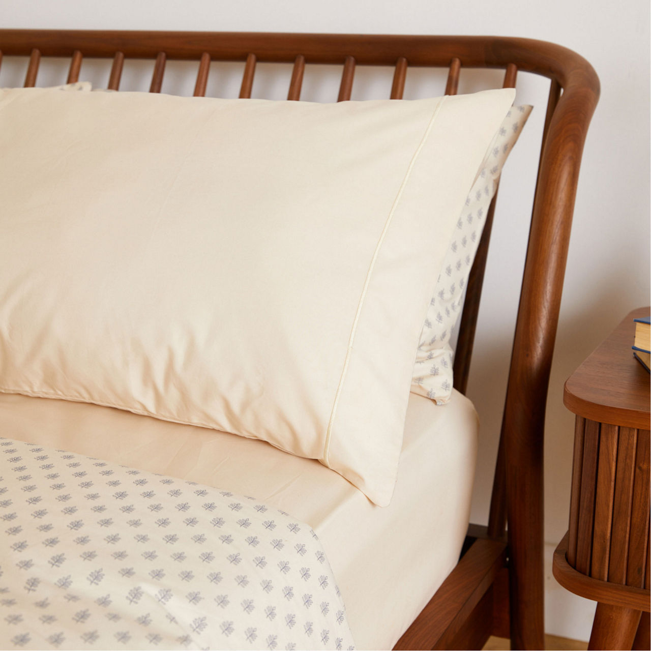 300 Thread Count Cream Fitted Sheet 300 Thread Count Cream Fitted Sheet