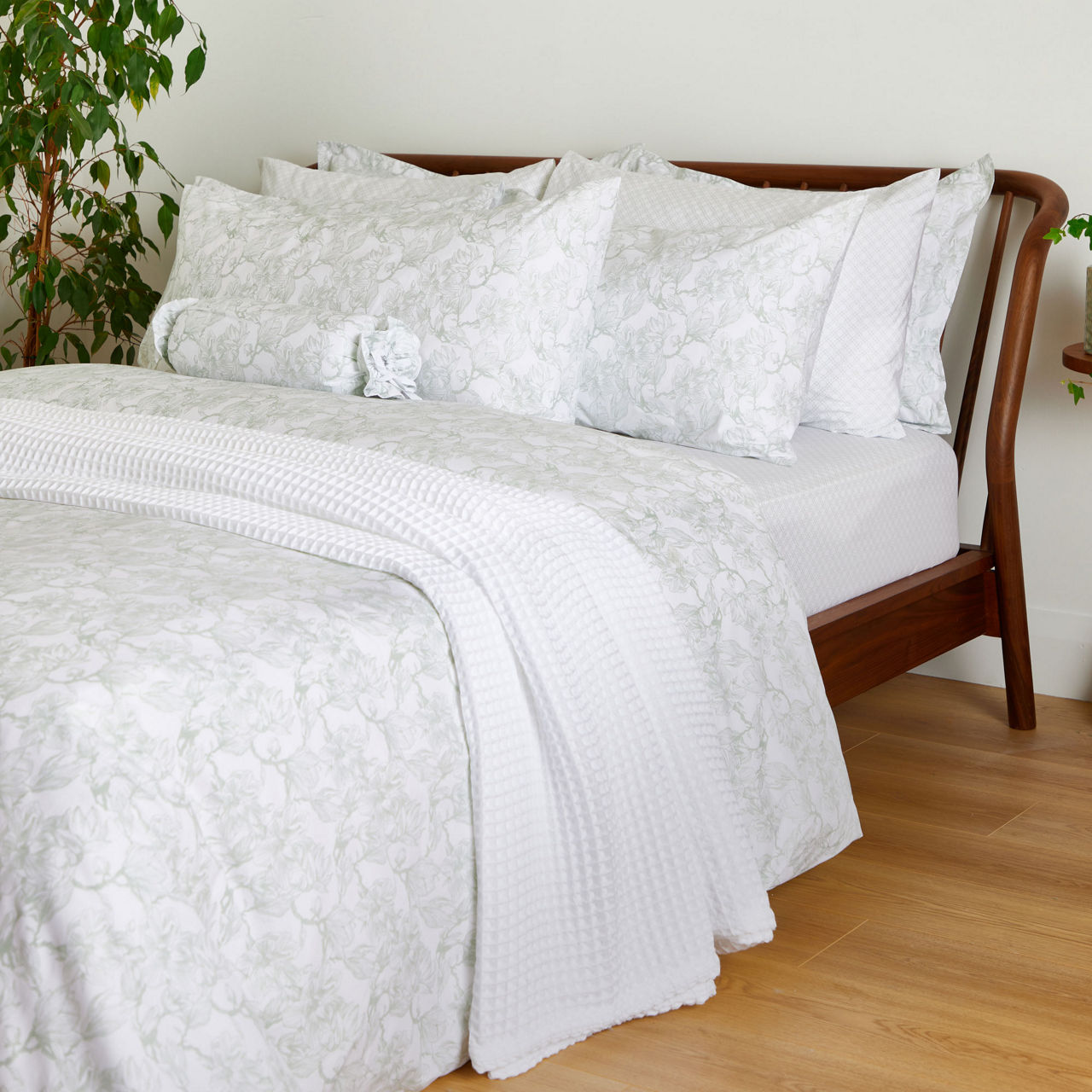 300 Thread Count Sage Magnolia Duvet Set 300 Thread Count Sage Magnolia Duvet Set