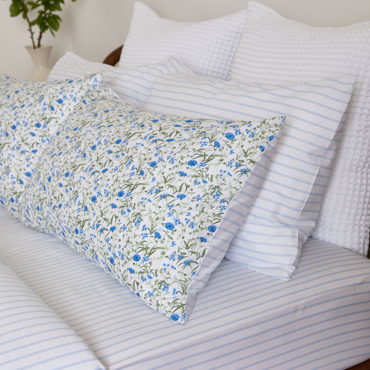 180 Thread Count Pinstripe Blue Fitted Sheet 180 Thread Count Pinstripe Blue Fitted Sheet