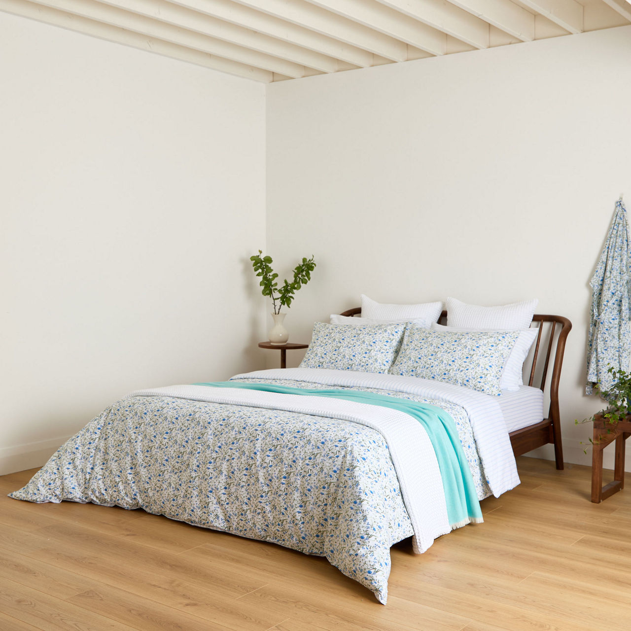 180 Thread Count Pinstripe Blue Fitted Sheet 180 Thread Count Pinstripe Blue Fitted Sheet