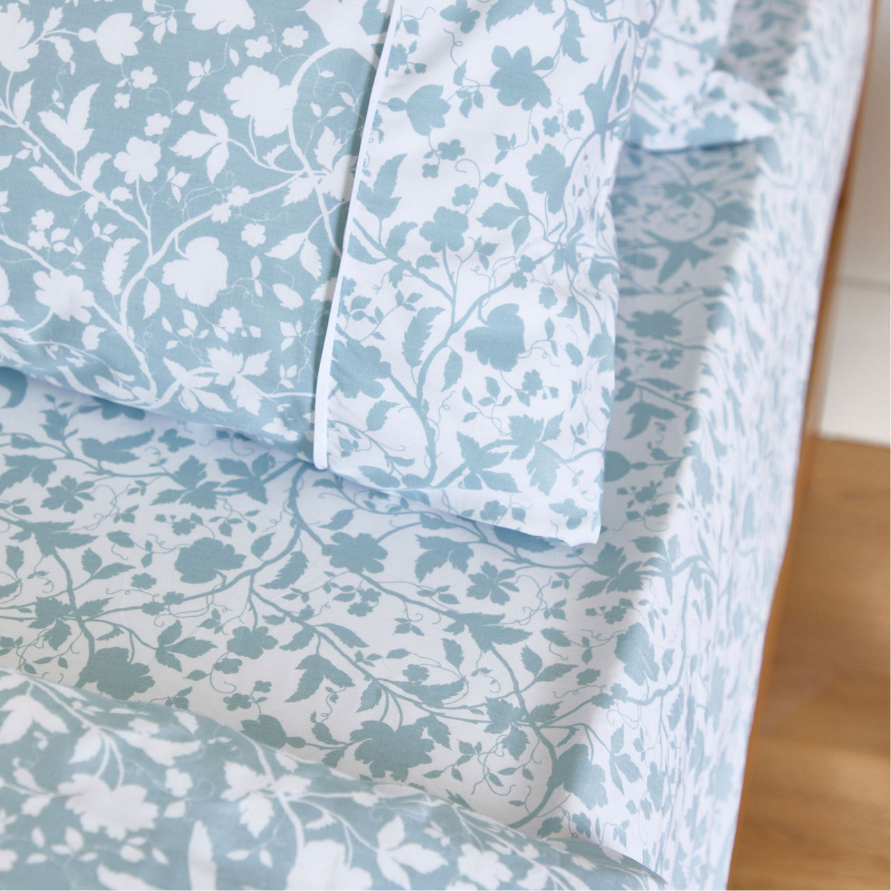 300 Thread Count Claire Fitted Sheet 300 Thread Count Claire Fitted Sheet