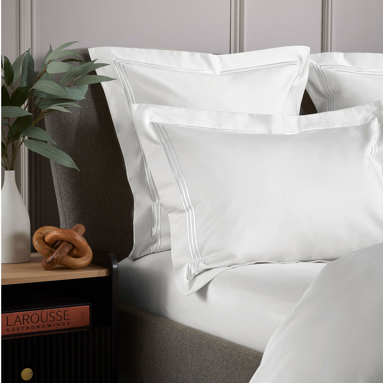 Triple Row Cord 800 Thread Count Duvet Cover White on White Triple Row Cord 800 Thread Count Duvet Cover White on White