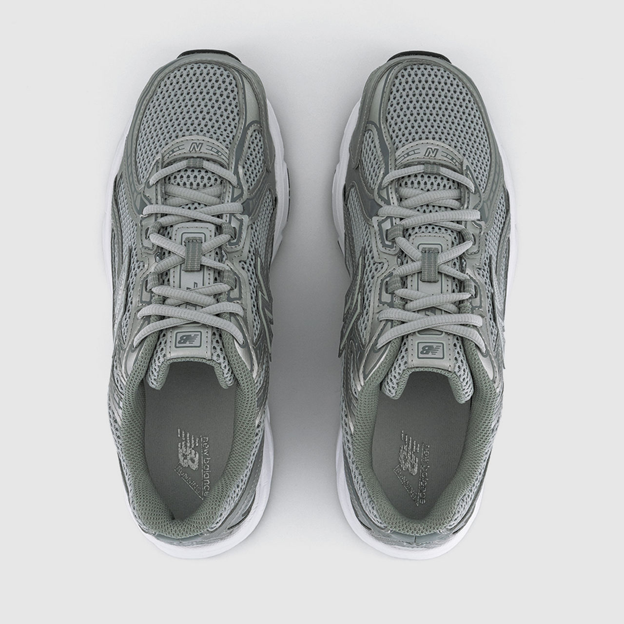 740 V2 Trainers 740 V2 Trainers