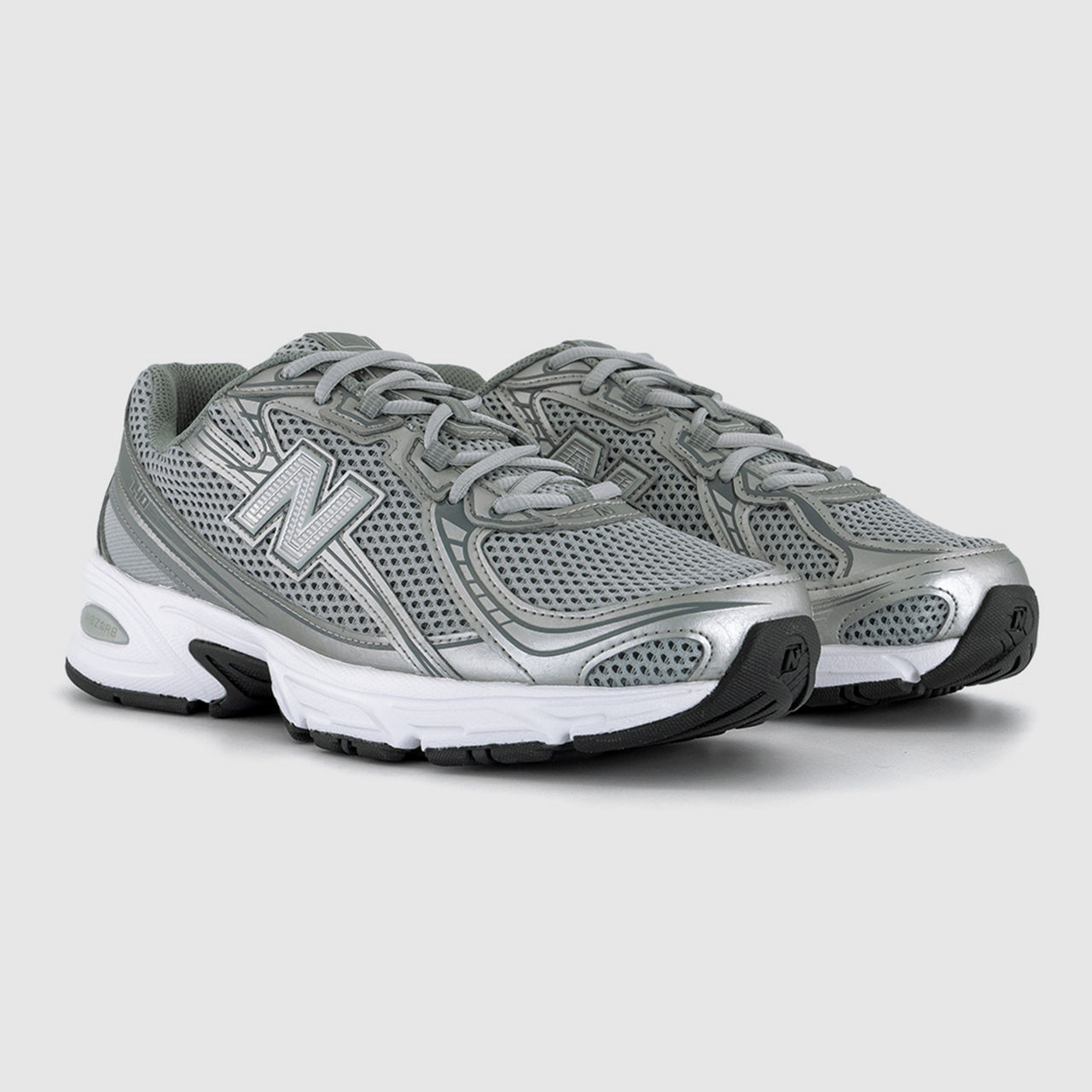 740 V2 Trainers 740 V2 Trainers